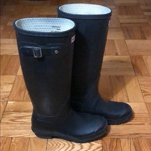 Women’s matte black tall hunter boot